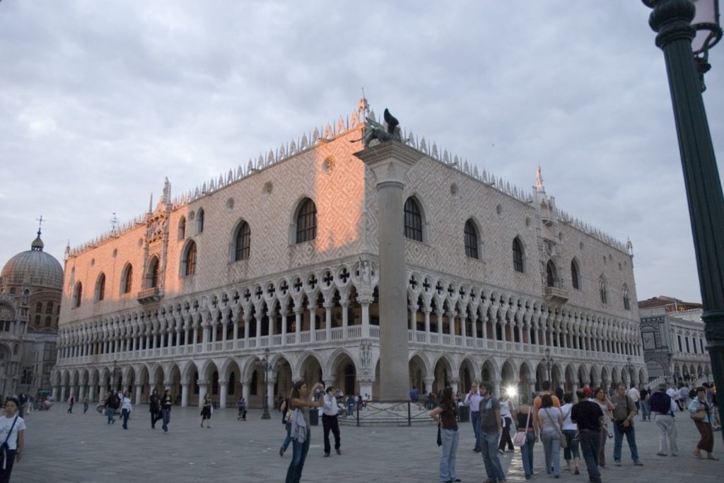 Venecia, Palacio Ducal -foto by gaspa Wikimedia Commons