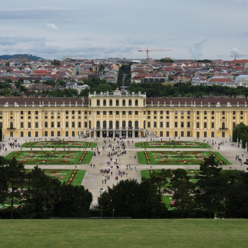 http://yachtango.es/wp-content/uploads/2018/10/cropped-Viena-Palacio-de-Schonbrunn-foto-By-Yelkrokoyade-Wikimedia-Commons.jpg