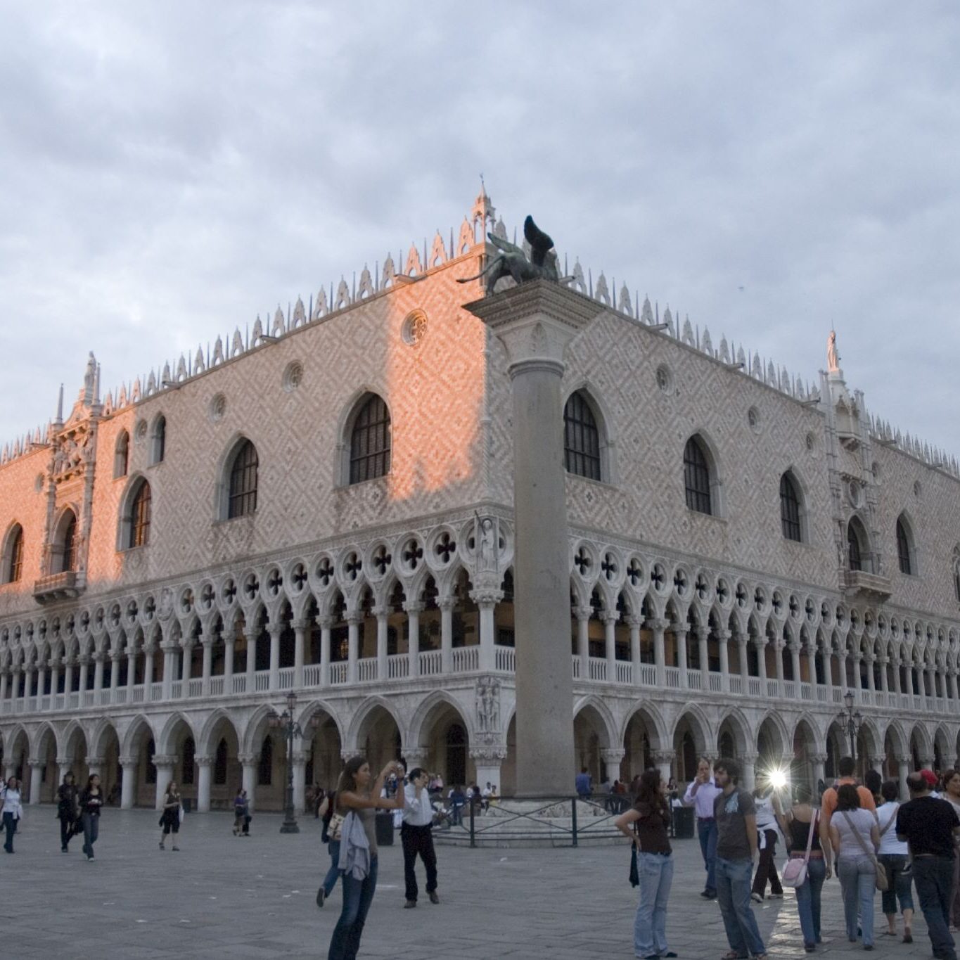 Venecia, Palacio Ducal -foto by gaspa Wikimedia Commons