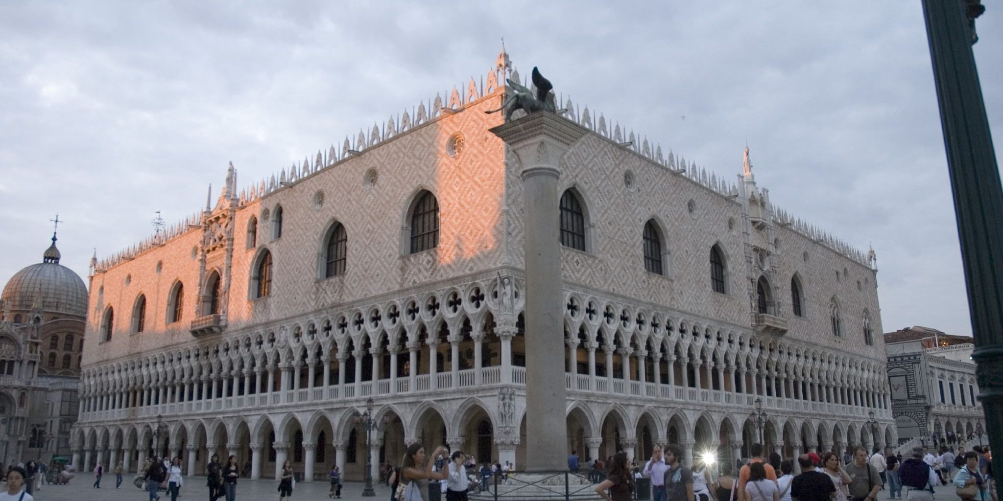 Venecia, Palacio Ducal -foto by gaspa Wikimedia Commons