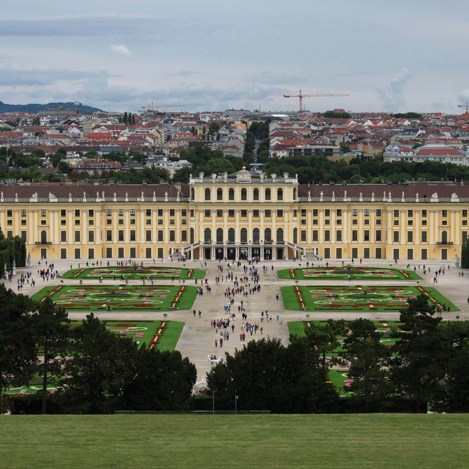Viena, Palacio de Schonbrunn-foto By Yelkrokoyade Wikimedia Commons